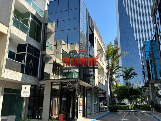 Locação em Condomínio Centro Comercial Alphaville - Barueri