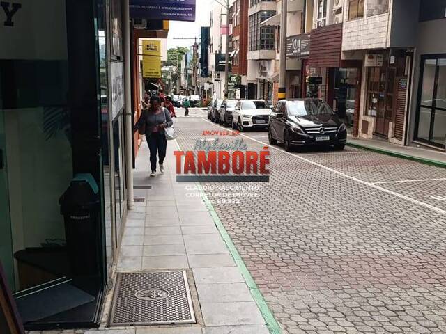 Locação em Condomínio Centro Comercial Alphaville - Barueri